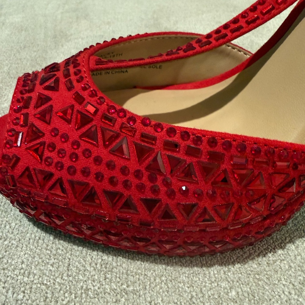 Thalia Sodi Red T-Strap Platform Stiletto Heels with Geometric Embellishments - Picture 9 of 9